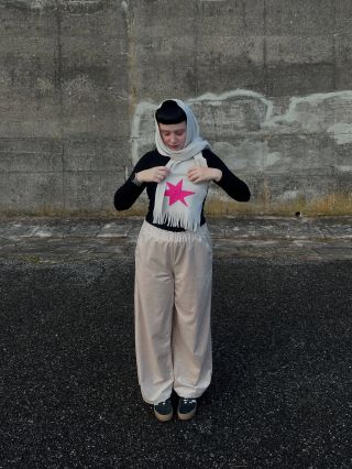 Upcyklované šáliky s farebnou našívanou aplikáciou. Šále sú z druhej ruky, v perfektnou stave a nepoužívané. Príjemný,...